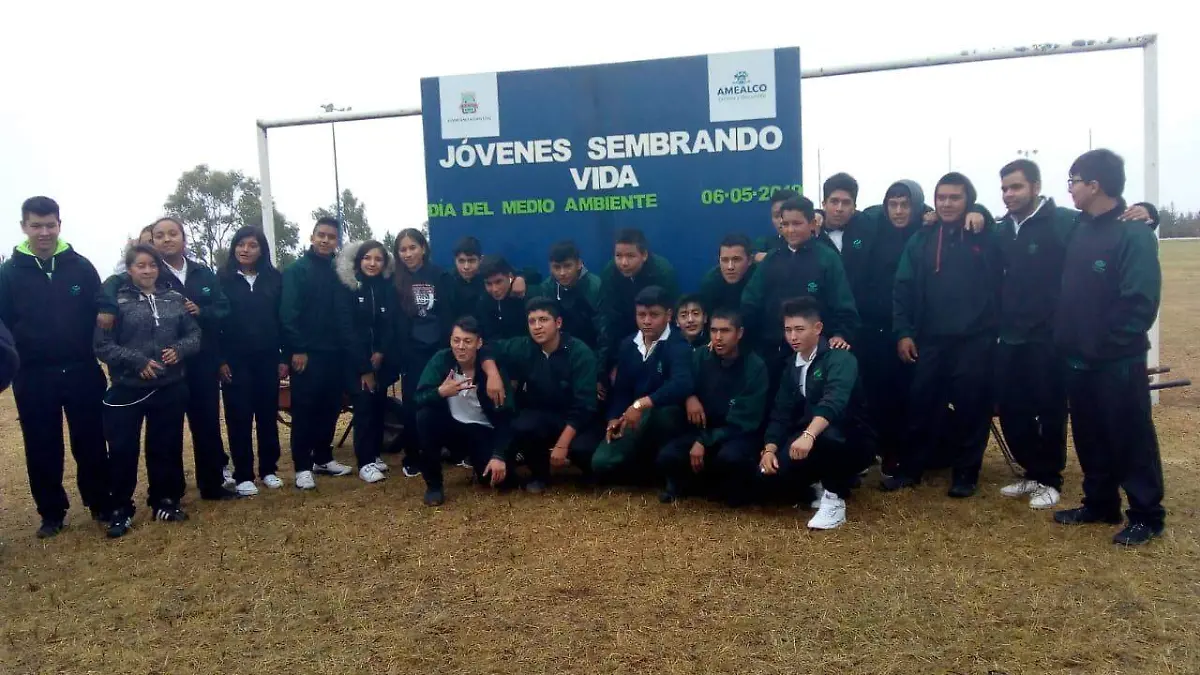 Diferentes planteles escolares se están sumando a las acciones de siembra.  foto Cortesía.